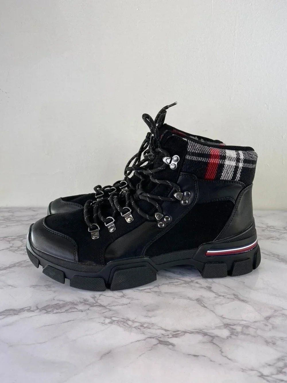 Tommy Hilfiger Women's Black NESSER Chunky Trail Lace Up Boots Size 10